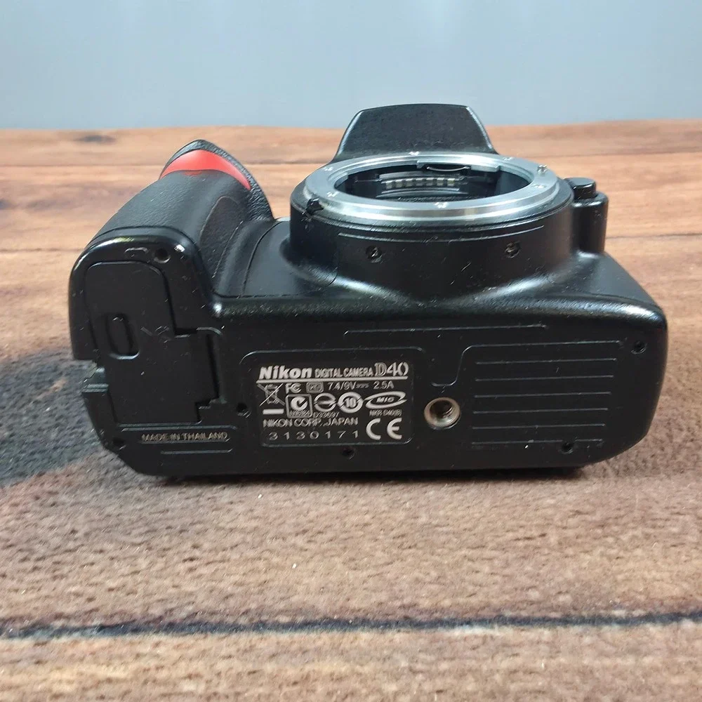 Nikon D40 DSLR Camera Body Black Fair For Parts or Repair